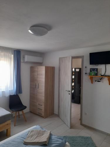 3 twin beds