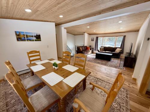 Forest Lake Haven Main House in Varensburga (NY)