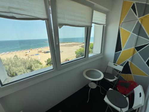 Apartment with Sea View image 5