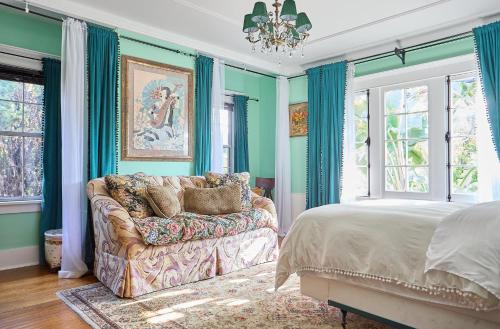 Hollywood Home 1