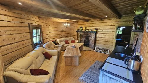 Instalações, Ziedu pirts in Auciems