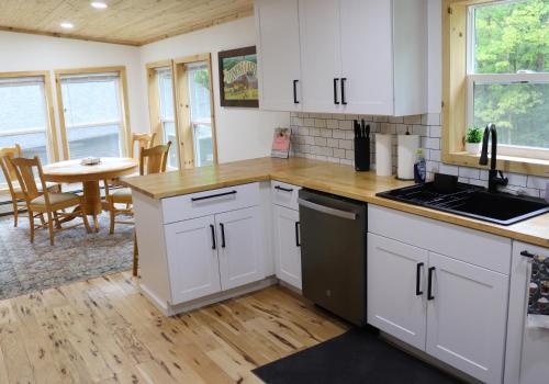 Forest Lake Haven Main House in Varensburga (NY)