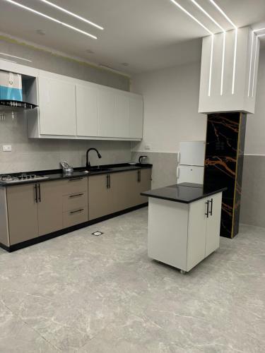 Kitchen, Golden Horse Chalet And Club in Al Jizah