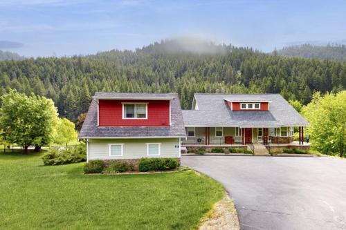 Eagle Creek Home and Carriage House - main image