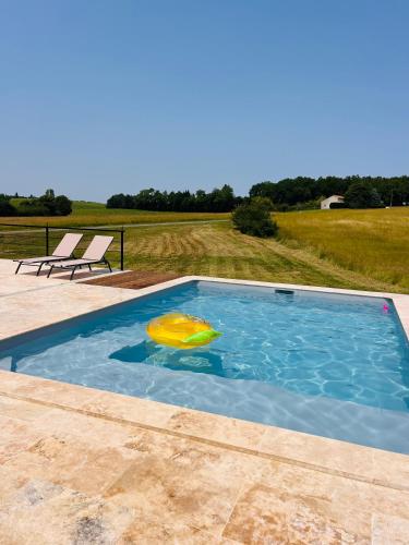 Maison entièrement rénovée avec piscine privative (Maison entierement renovee avec piscine privative) in Esclottes