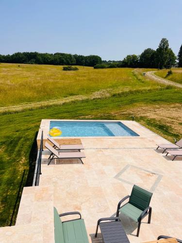Maison entièrement rénovée avec piscine privative (Maison entierement renovee avec piscine privative) in Esclottes