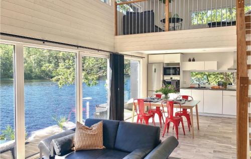 Amazing Home In Borås With Wifi (Amazing Home In Boras With Wifi) in ใจกลางเมืองบูโรส