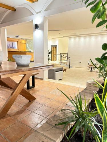 Aeolis Hotel in Samos City Center