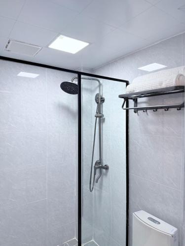 One-Bedroom Apartment image 10