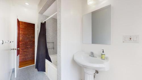 Sunny 4BR/2BA Retreat in Morningside Heights, NYC, New York (photo 2)