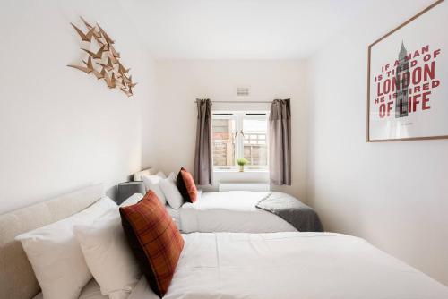 Heart of Ealing Apartment with Garden - main image