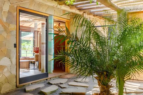 Secreto Cocheira | Piscina, jacuzzi e lago privativo @secretobangalos in 帕迪杜阿爾菲雷斯