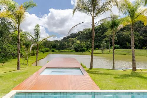 Secreto Cocheira | Piscina, jacuzzi e lago privativo @secretobangalos in 帕迪杜阿爾菲雷斯