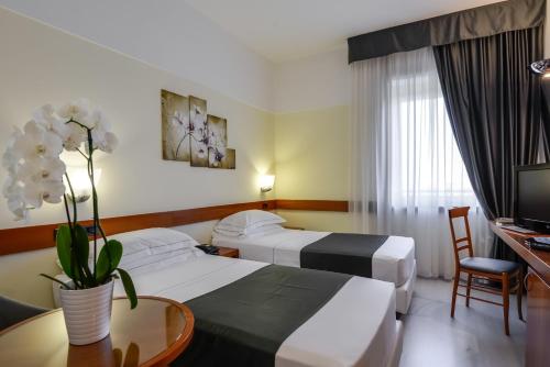 Standard Double or Twin Room with 4 days Parking and Airport transfer