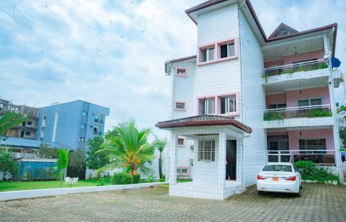 Three-Bedroom Apartment image 7