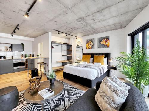 Chic Studio in Sea Point Close to Beach - image 7