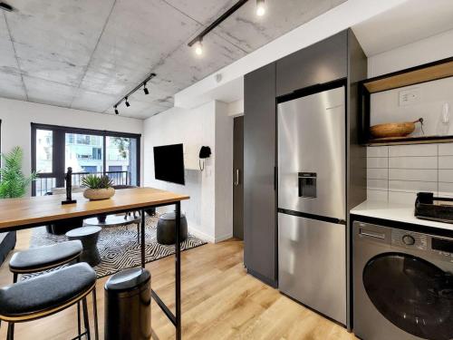 Chic Studio in Sea Point Close to Beach - image 3