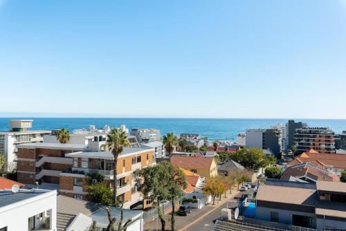 Gorgeous Sea Point Apartment - image 3