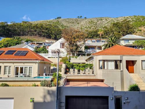 Elegant 2BR Pool Panorama Views Sea Point - image 7