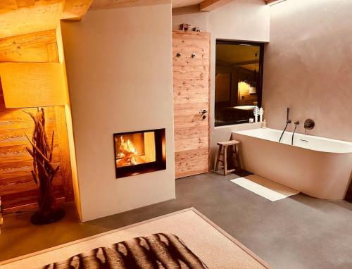 浴室, Luxury family Chalet with extraordinary Mountain views in 特林-迪格