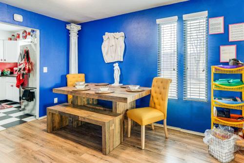 8 Mi to Dtwn Denver Groovy Pet-Friendly Condo in Dayton Triangle