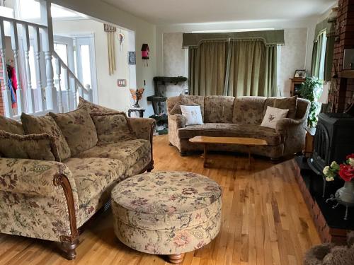 Tudor House Bed and Breakfast in Water Valley (AB)