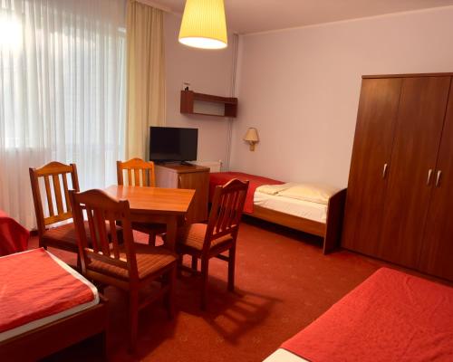 4 twin beds
