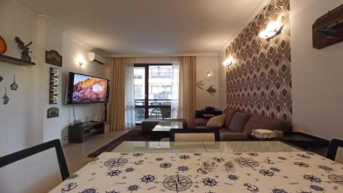 Premium Oasis Beach Club Apartment in Lozenets