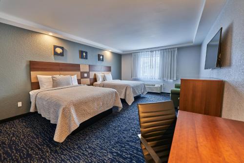 Hyannis Plaza Hotel - Tap to explore photos