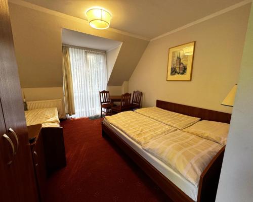3 twin beds