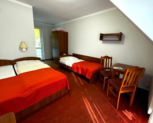 3 twin beds