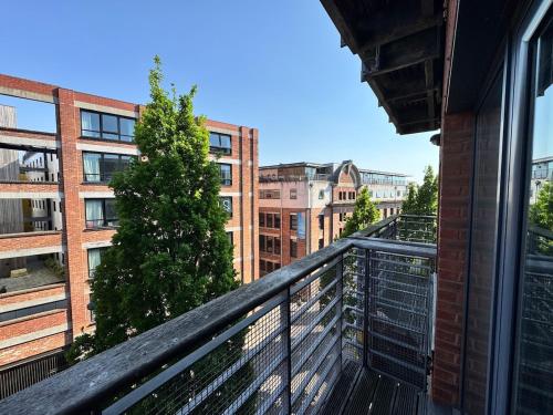 Balcony Free Parking Huge TV City Centre Apt, Liverpool (photo 10)