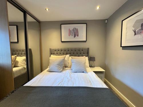 Balcony Free Parking Huge TV City Centre Apt, Liverpool (photo 11)