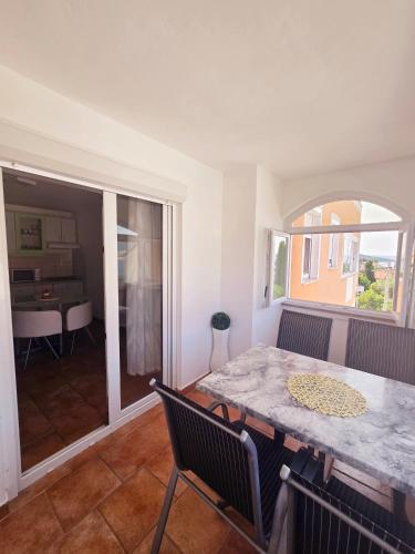 Apartments Vugica Šilo - image 12