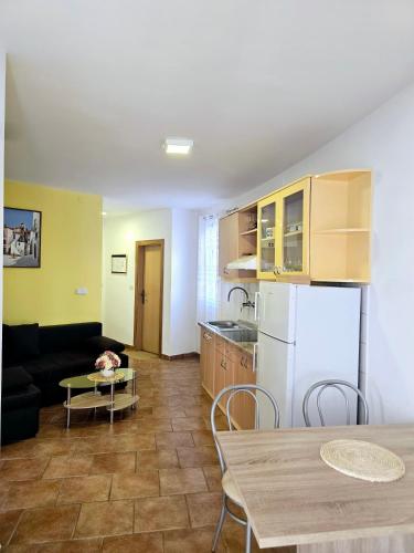 Apartments Vugica Šilo - image 8