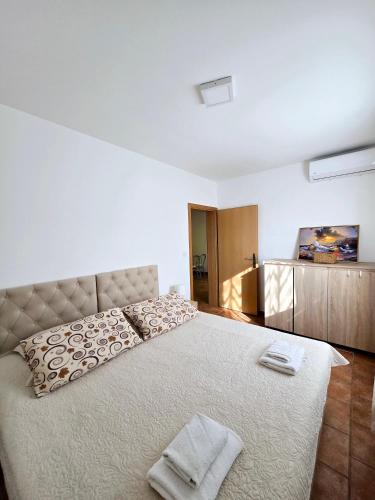 Apartments Vugica Šilo - image 13