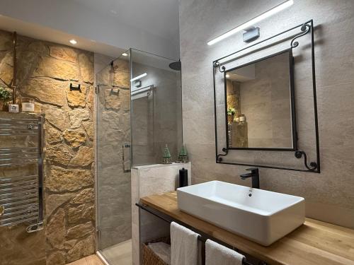 Zuhanyzó, Casa Rural Garza in Pedralba