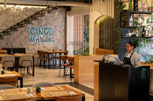 Ресторан, Hotel Finlandia in Кіто