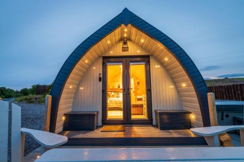 Loch Ewe Luxury Pods in Олтбі
