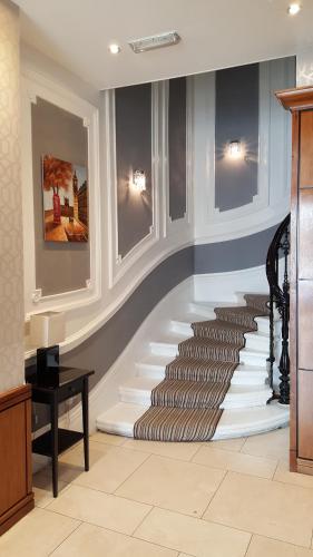 Duke Of Leinster Hotel - image 11