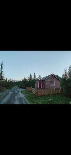 Apkārtne, Koselig hytte på hugastølen (Koselig hytte pa hugastølen) in Vevle