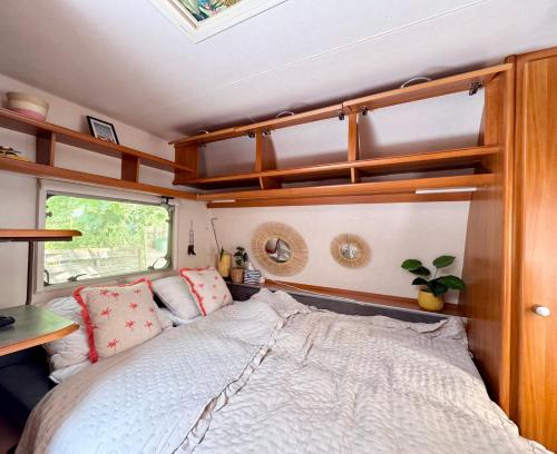 2 bedrooms, 3 beds
