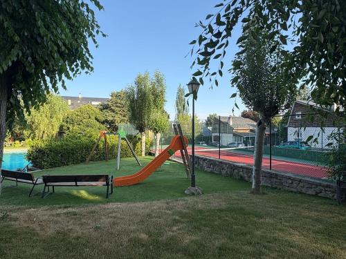 Navacerrada, Peace and Pool in 納瓦塞拉達