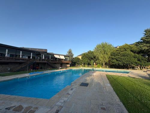 Navacerrada, Peace and Pool in 納瓦塞拉達