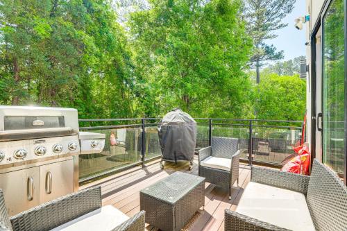 Luxe Buckhead Retreat 6 Mi to Dtwn Atlanta in Lindridge-Martin Manor