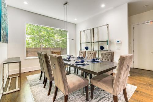 Luxe Buckhead Retreat 6 Mi to Dtwn Atlanta in Lindridge-Martin Manor