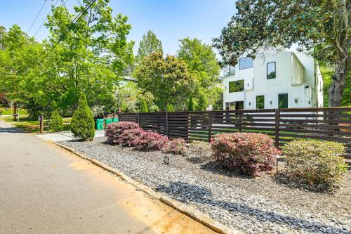 Luxe Buckhead Retreat 6 Mi to Dtwn Atlanta in Lindridge-Martin Manor