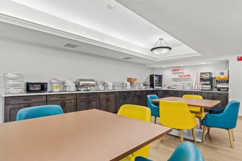 Glenwood Suites Ascend Hotel Collection BY CHOICE HOTELS - image 12