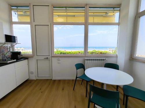 Aqua Apartments 3