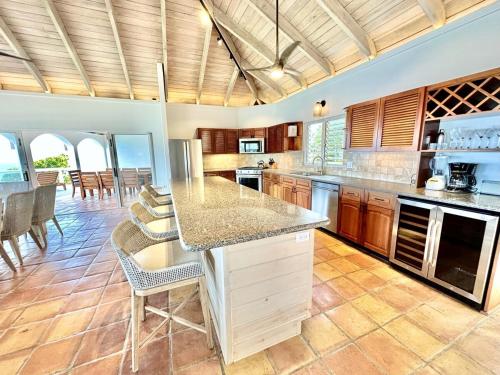 Stunning Pool and Hot Tub Villa with Big Views - ALTAMIRA in ครูซเบย์
